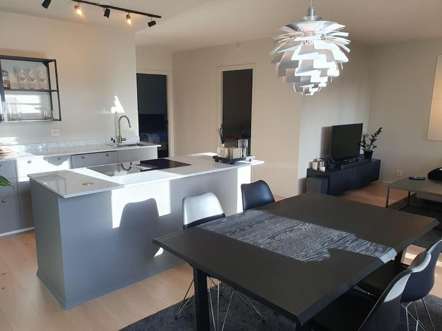 Modern & Spacious Apartment! In Appartement