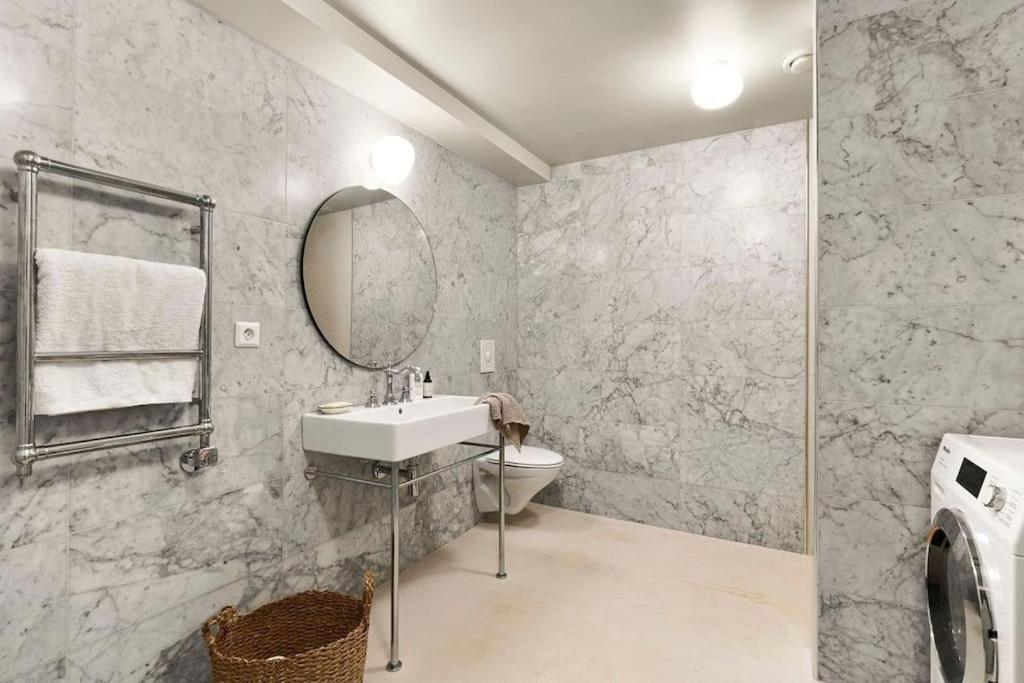 Modern & Spacious Apartment! In Appartamento